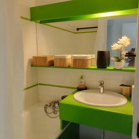 アパート Port, Lac, *